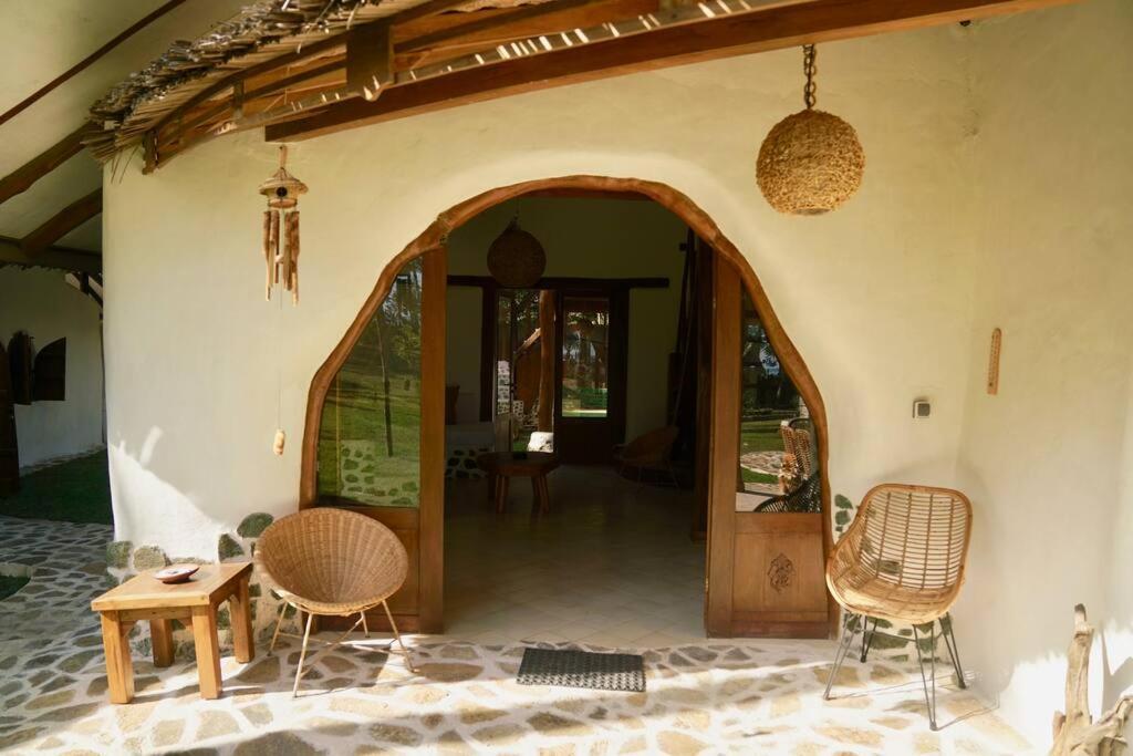 Beach-Front Sumbawa Surf House Lemonga Buitenkant foto