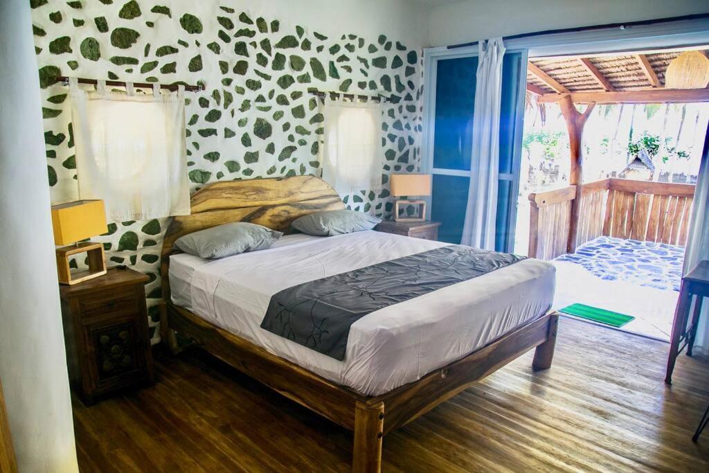 Beach-Front Sumbawa Surf House Lemonga Buitenkant foto