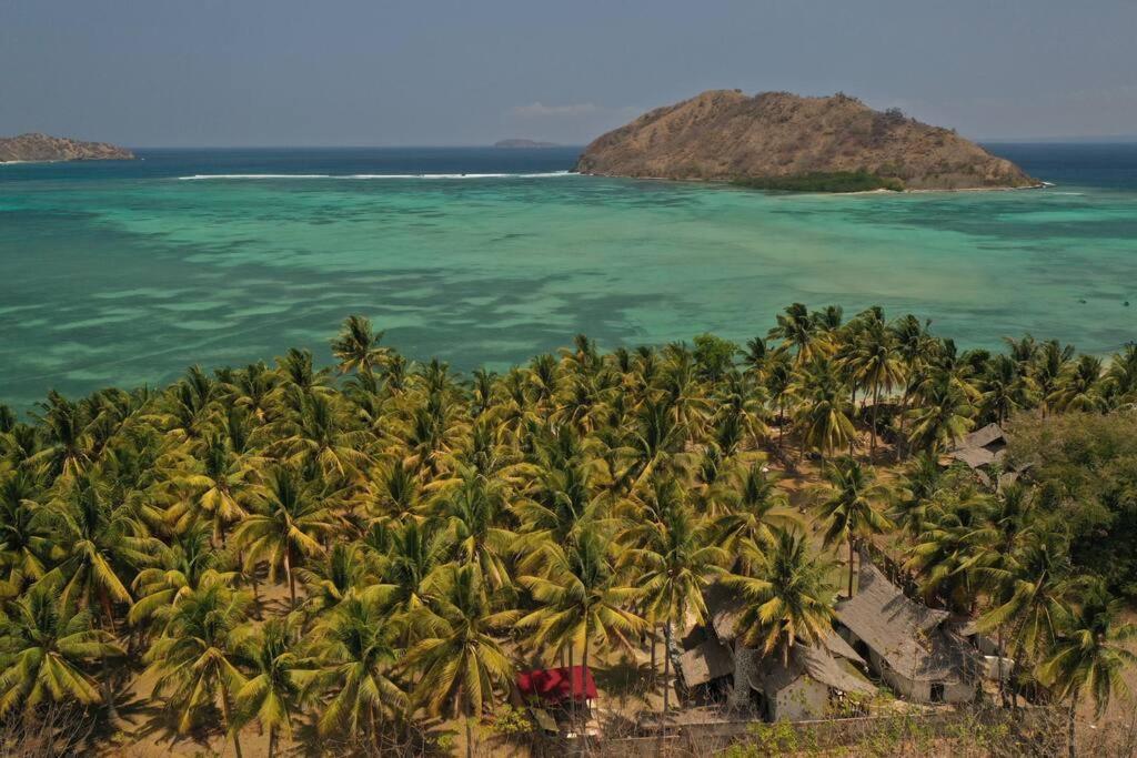 Beach-Front Sumbawa Surf House Lemonga Buitenkant foto