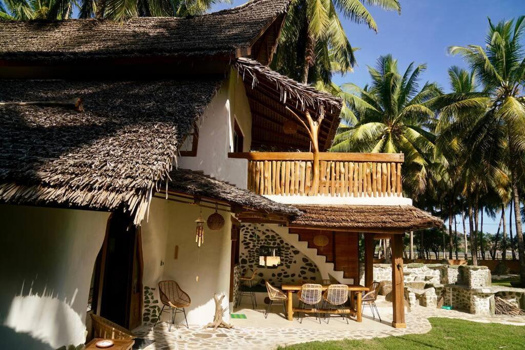 Beach-Front Sumbawa Surf House Lemonga Buitenkant foto