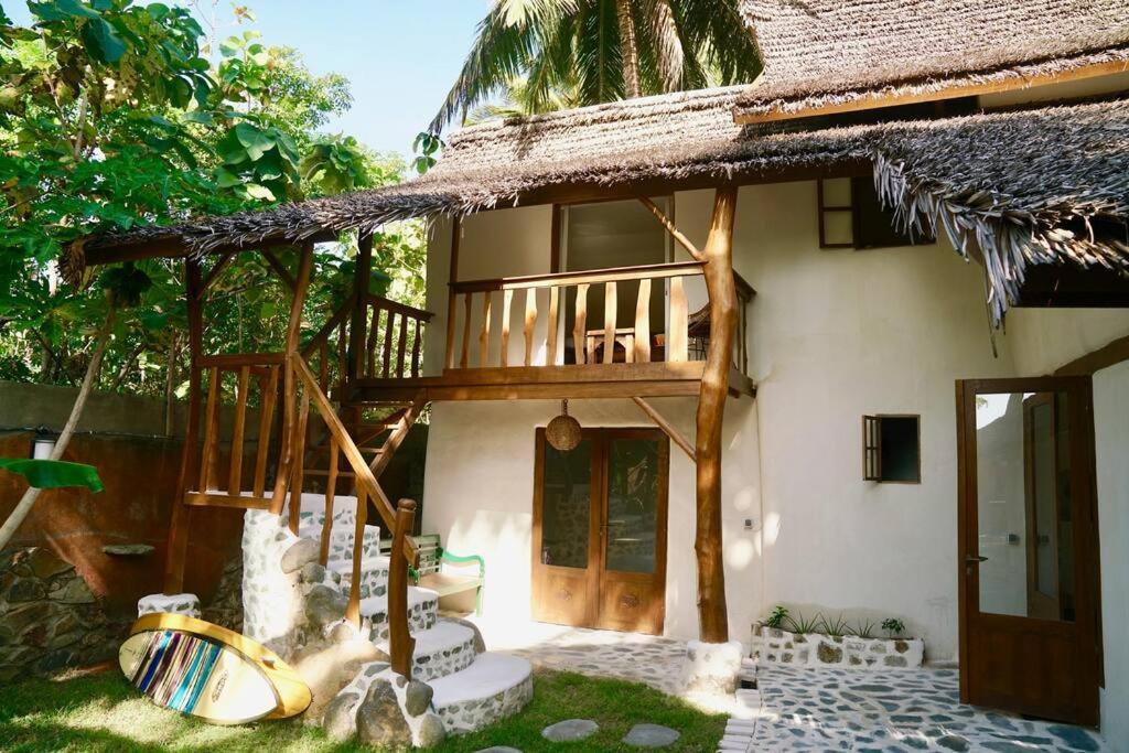 Beach-Front Sumbawa Surf House Lemonga Buitenkant foto