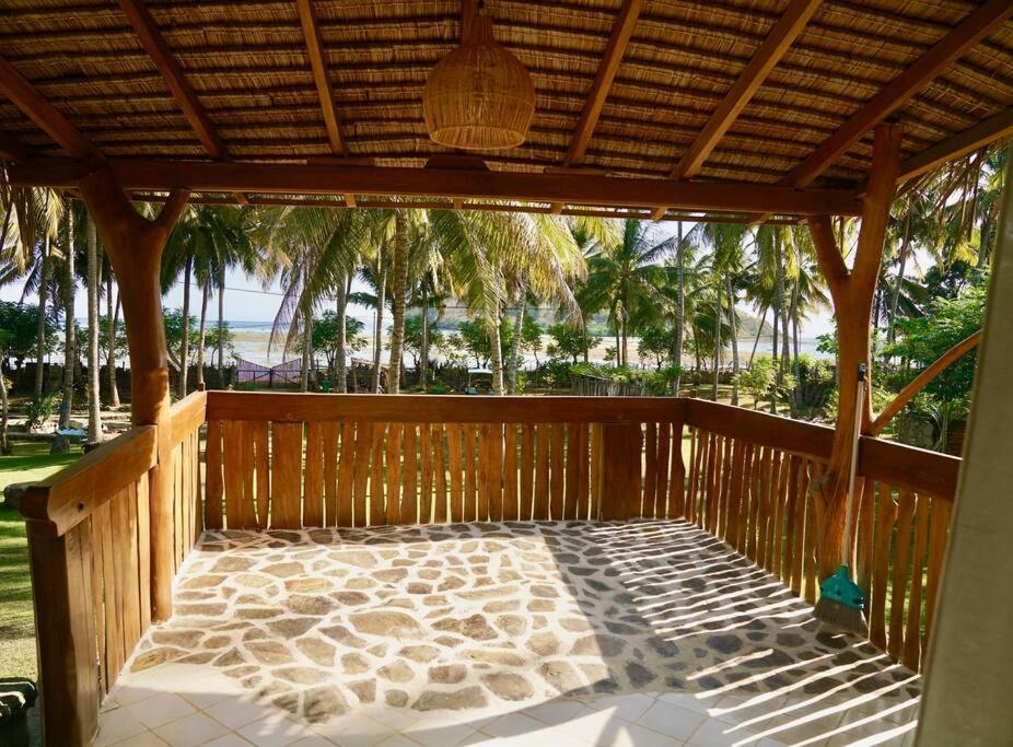 Beach-Front Sumbawa Surf House Lemonga Buitenkant foto